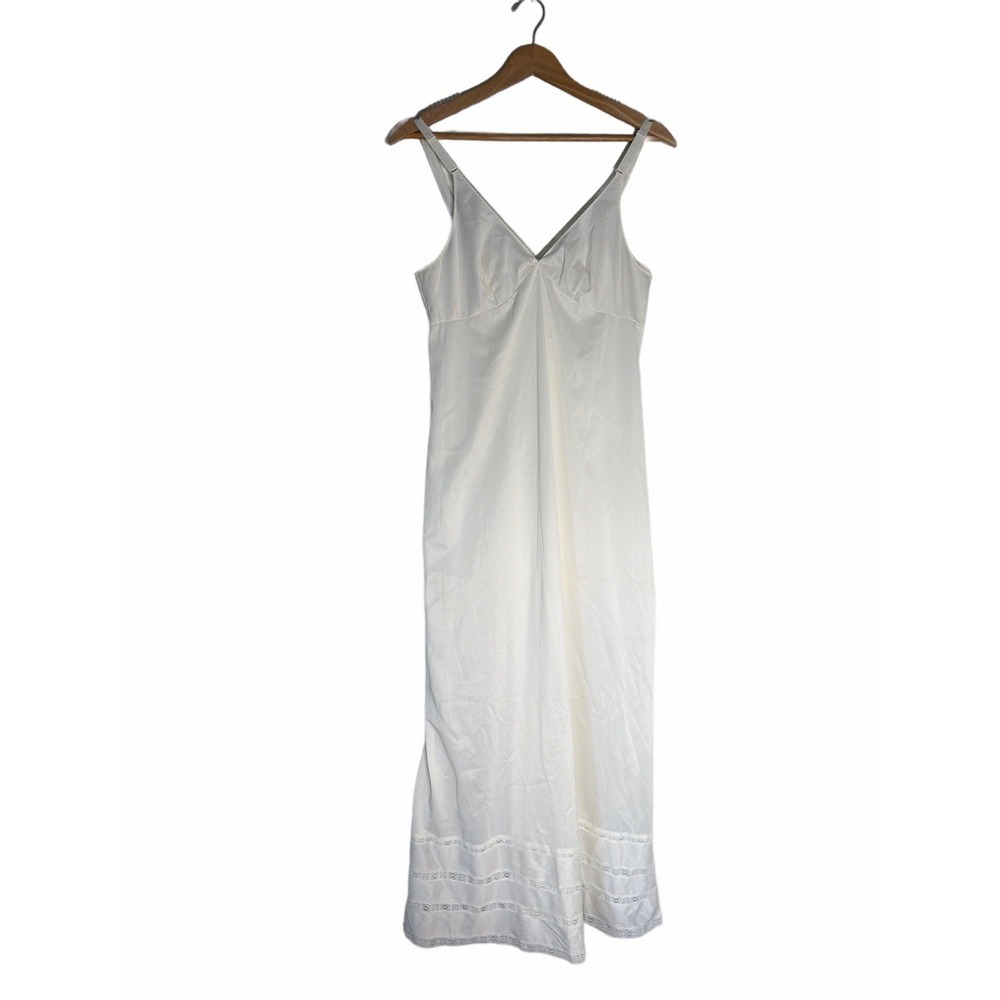 VTG Sears White Nylon‎ Formal Full Length Slip Sz 36" Doesn't Slip Lace Hem Gown